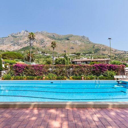 Villetta Con Giardino Esclusivo Di 1000 Mq, Piscina, Tennis, Calcio, Bocce Форио Экстерьер фото