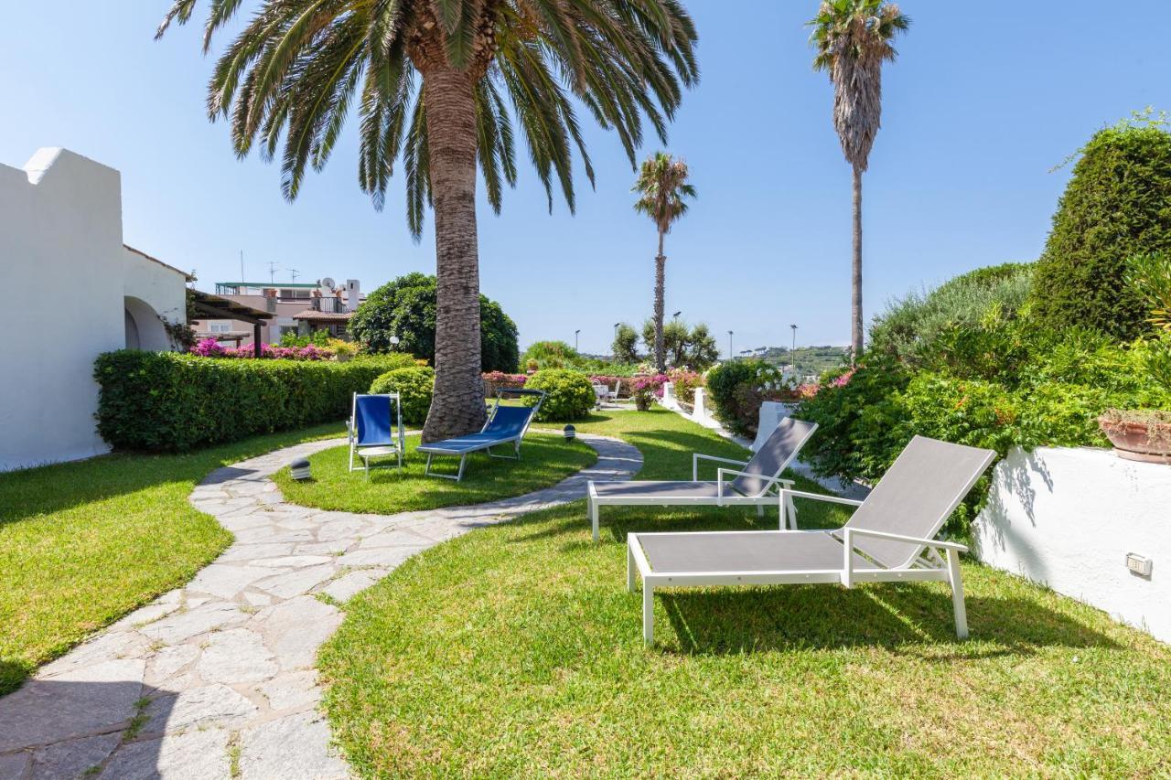 Villetta Con Giardino Esclusivo Di 1000 Mq, Piscina, Tennis, Calcio, Bocce Форио Экстерьер фото