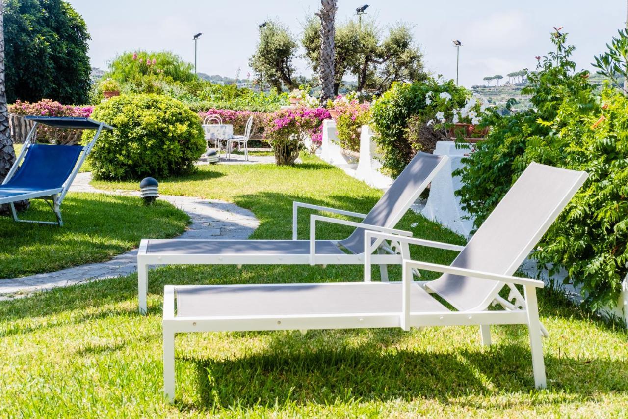 Villetta Con Giardino Esclusivo Di 1000 Mq, Piscina, Tennis, Calcio, Bocce Форио Экстерьер фото