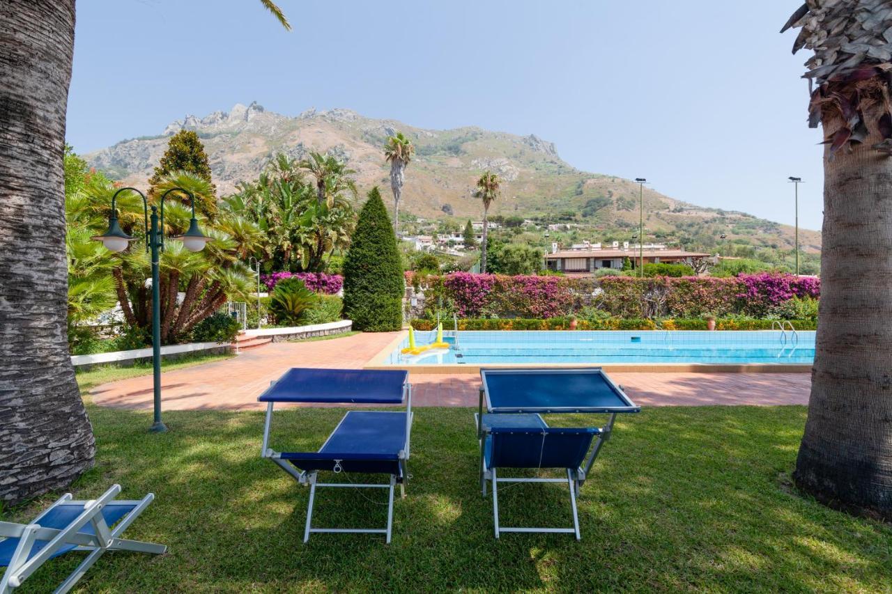 Villetta Con Giardino Esclusivo Di 1000 Mq, Piscina, Tennis, Calcio, Bocce Форио Экстерьер фото