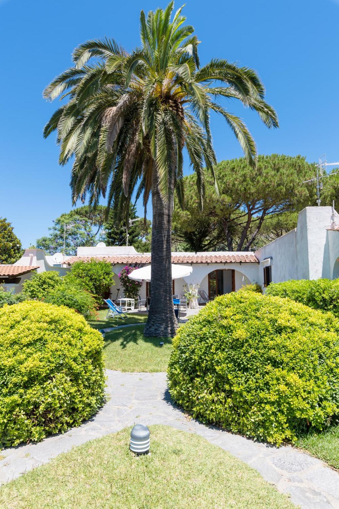 Villetta Con Giardino Esclusivo Di 1000 Mq, Piscina, Tennis, Calcio, Bocce Форио Экстерьер фото