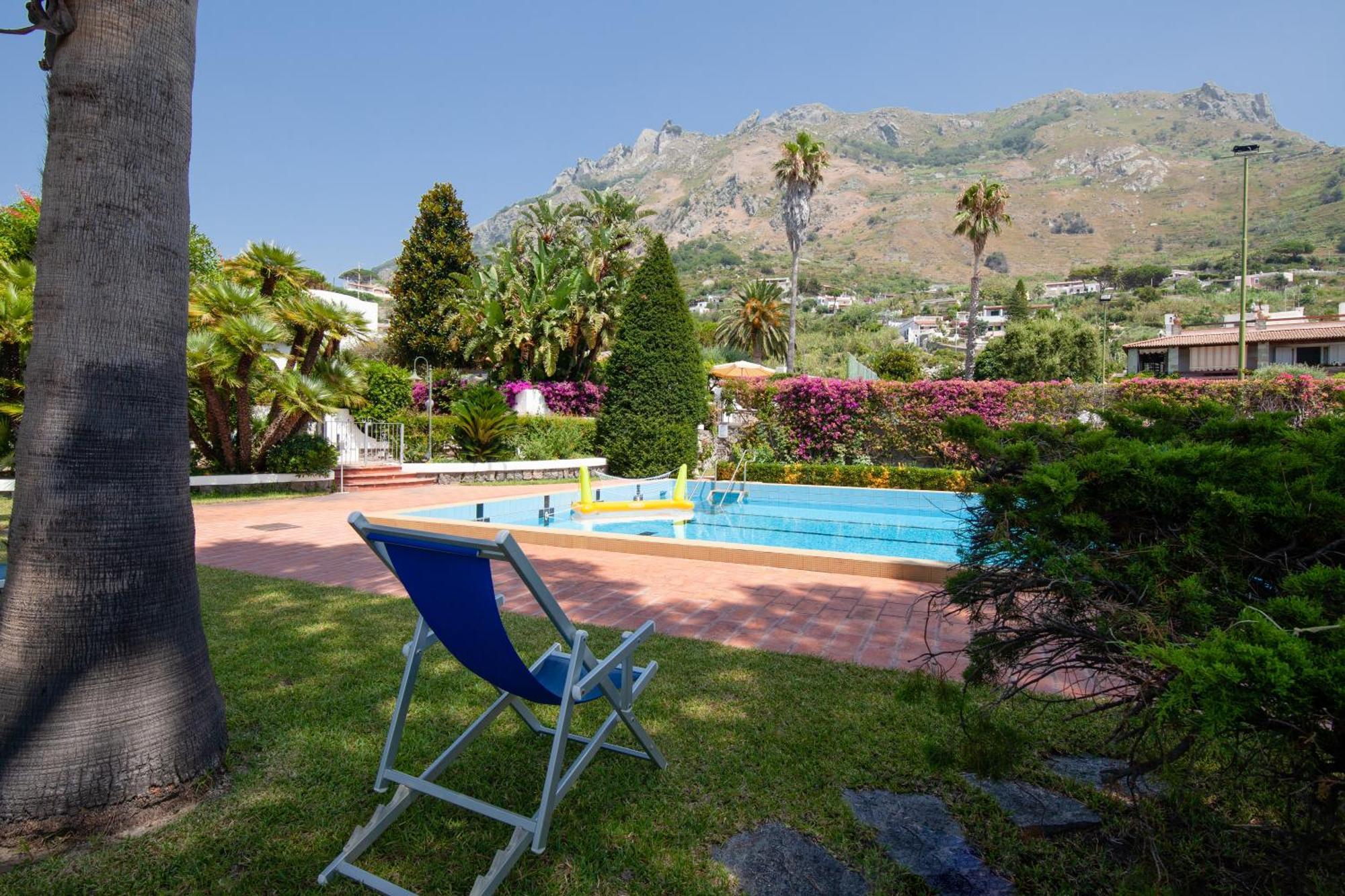 Villetta Con Giardino Esclusivo Di 1000 Mq, Piscina, Tennis, Calcio, Bocce Форио Экстерьер фото