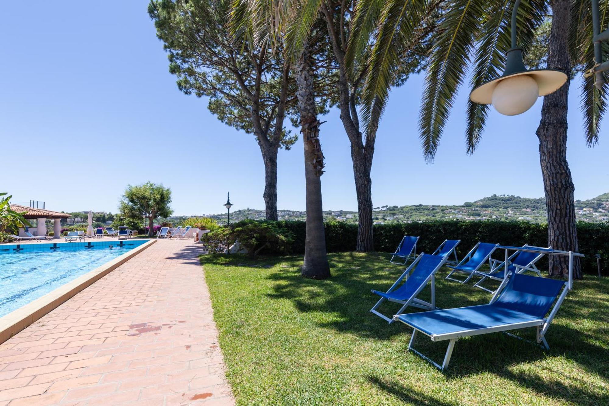 Villetta Con Giardino Esclusivo Di 1000 Mq, Piscina, Tennis, Calcio, Bocce Форио Экстерьер фото