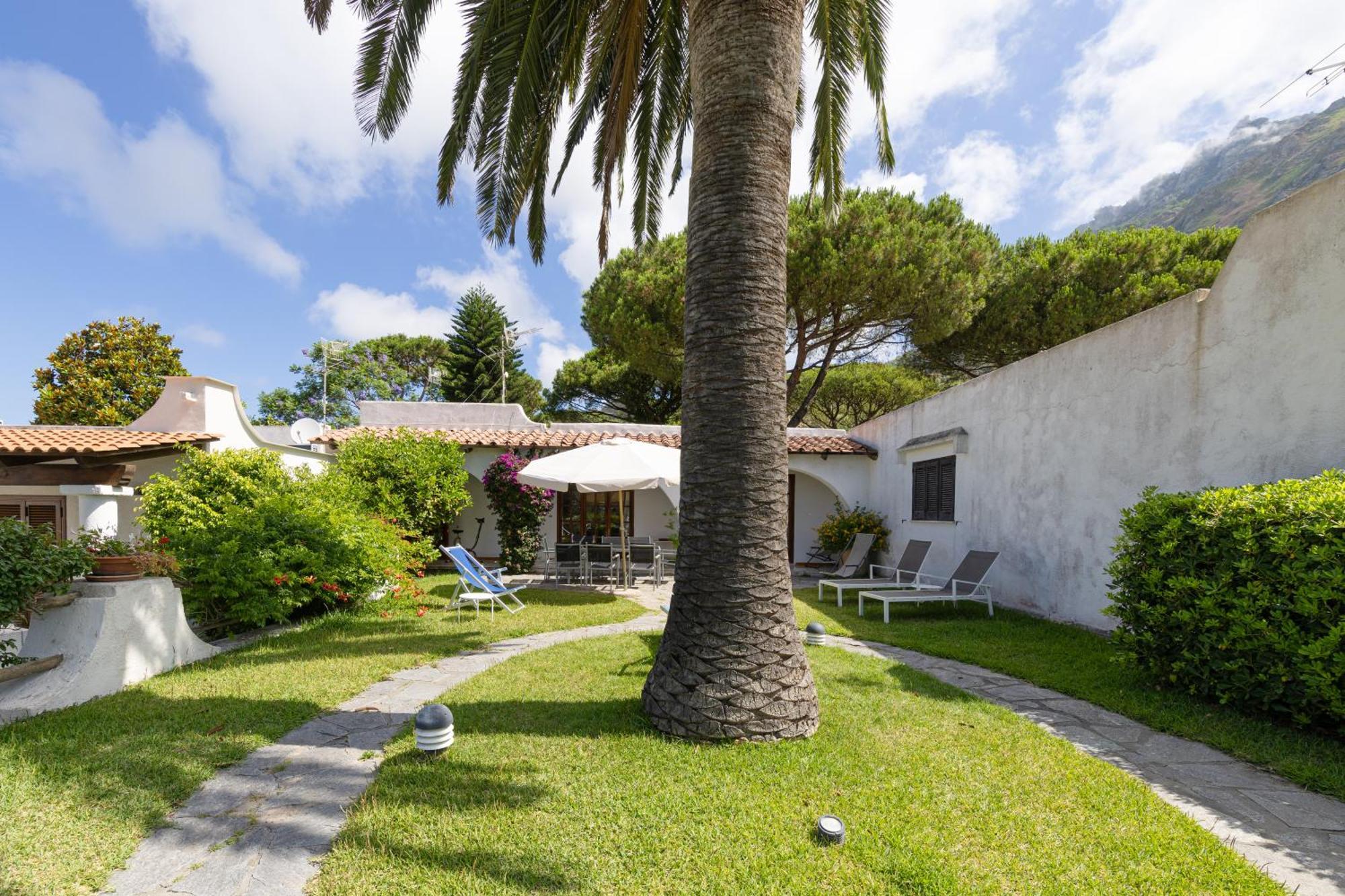 Villetta Con Giardino Esclusivo Di 1000 Mq, Piscina, Tennis, Calcio, Bocce Форио Экстерьер фото
